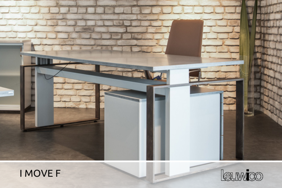 Foto: der "I Move F" von Leuwico, ein moderner, eckiger Schreibtisch