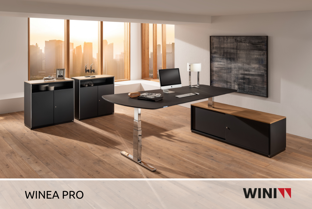 Foto: der Winea Pro Schreibtisch in einem modernen Büro - ein verstellbarer Tisch von Wini